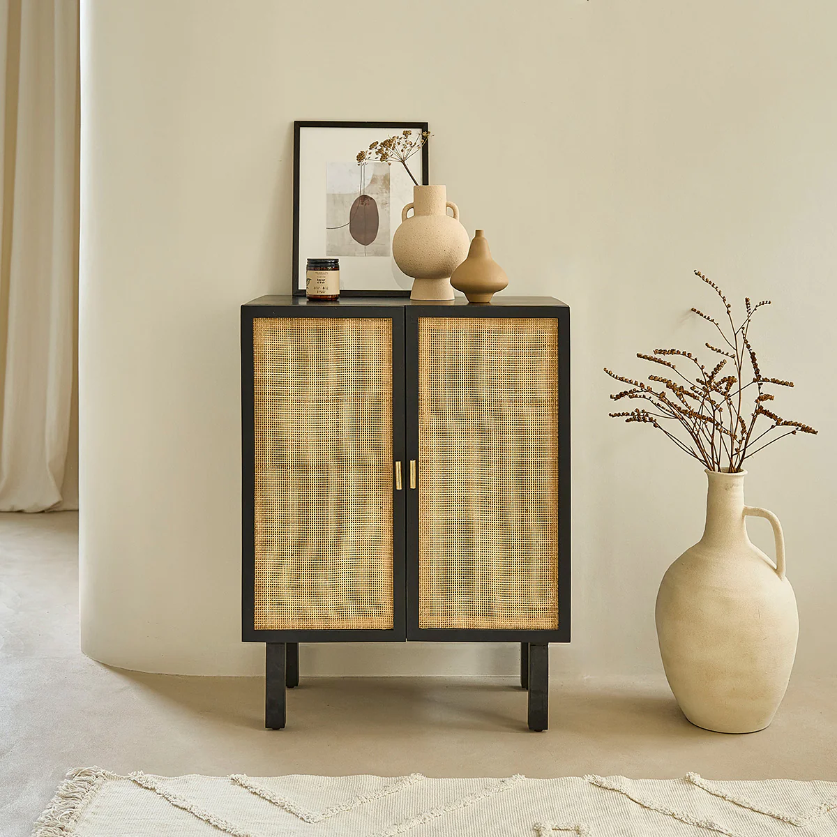 Aparador de mango macizo y rejilla 68 cm