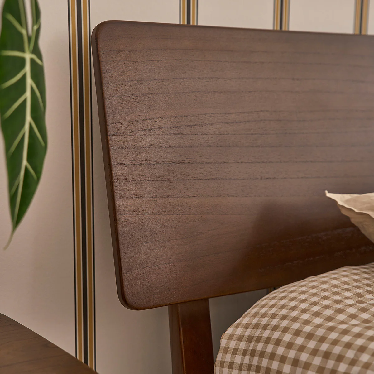 Cama de madera de mindi con acabado nogal 180 cm con somier - Image 5