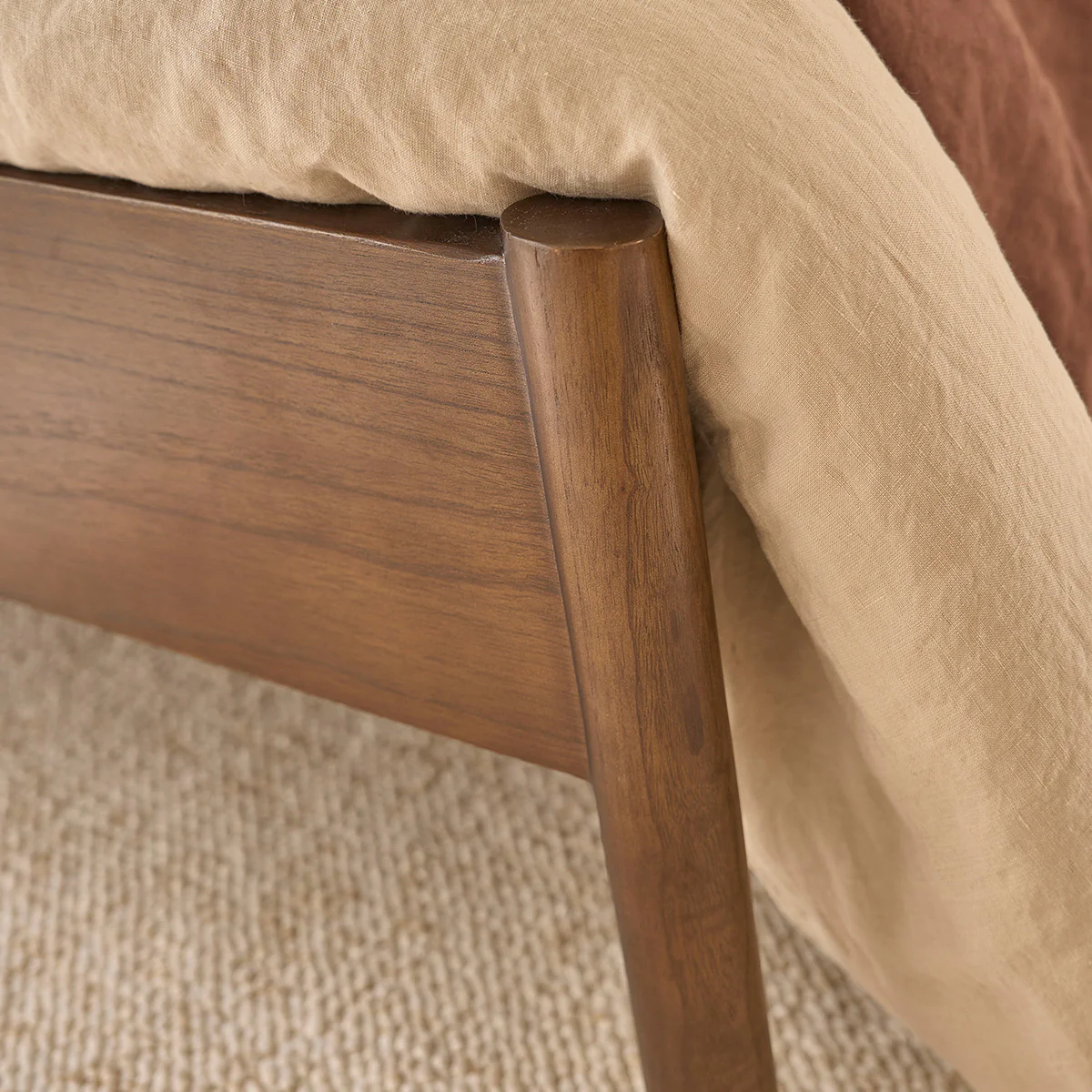 Cama de madera de mindi y mimbre con acabado en nogal 180 cm con somier - Image 4