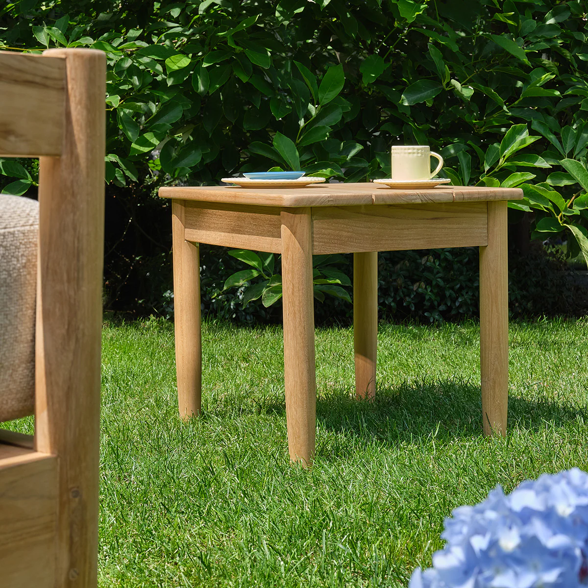 Conjunto de jardín bajo de teca maciza con cojines beige jaspeado para 2 personas. - Image 5
