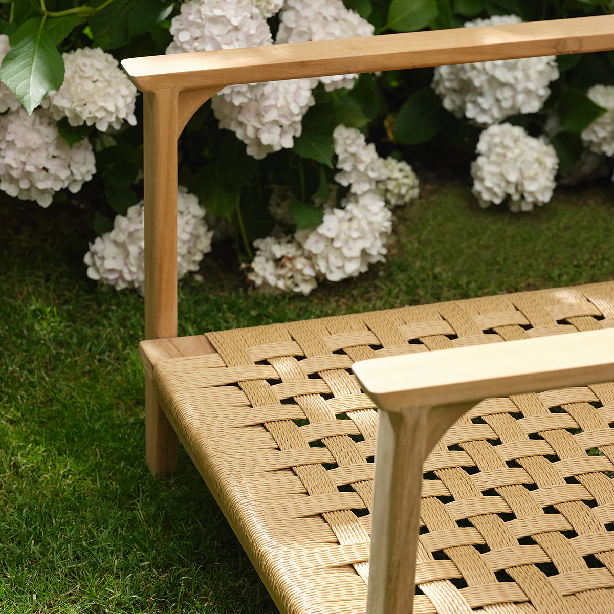 Conjunto de jardín bajo de teca maciza con cojines grises jaspeados para 2 personas. - Image 6