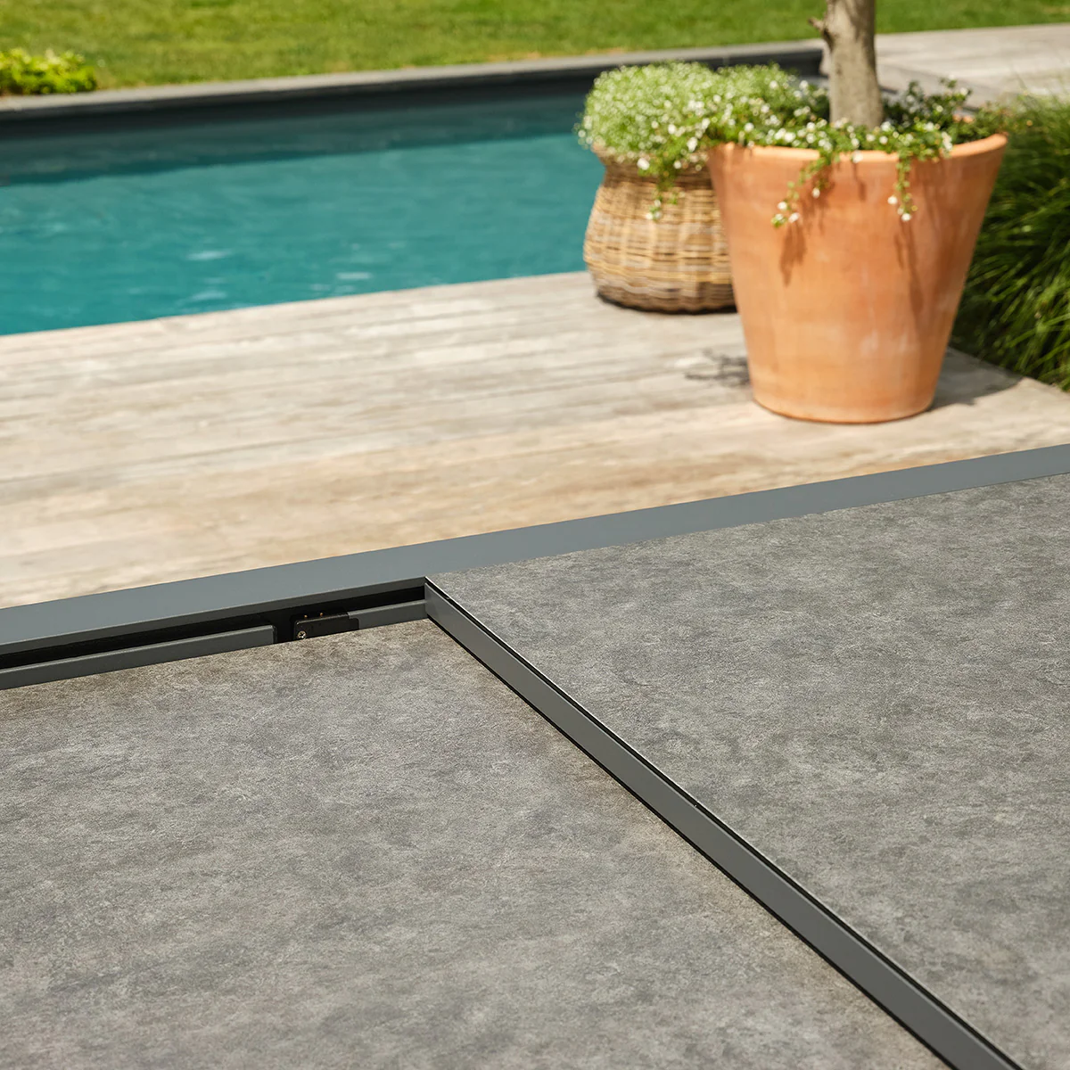 Conjunto de jardín de aluminio, cristal y textilene gris para 6-10 personas. - Image 5