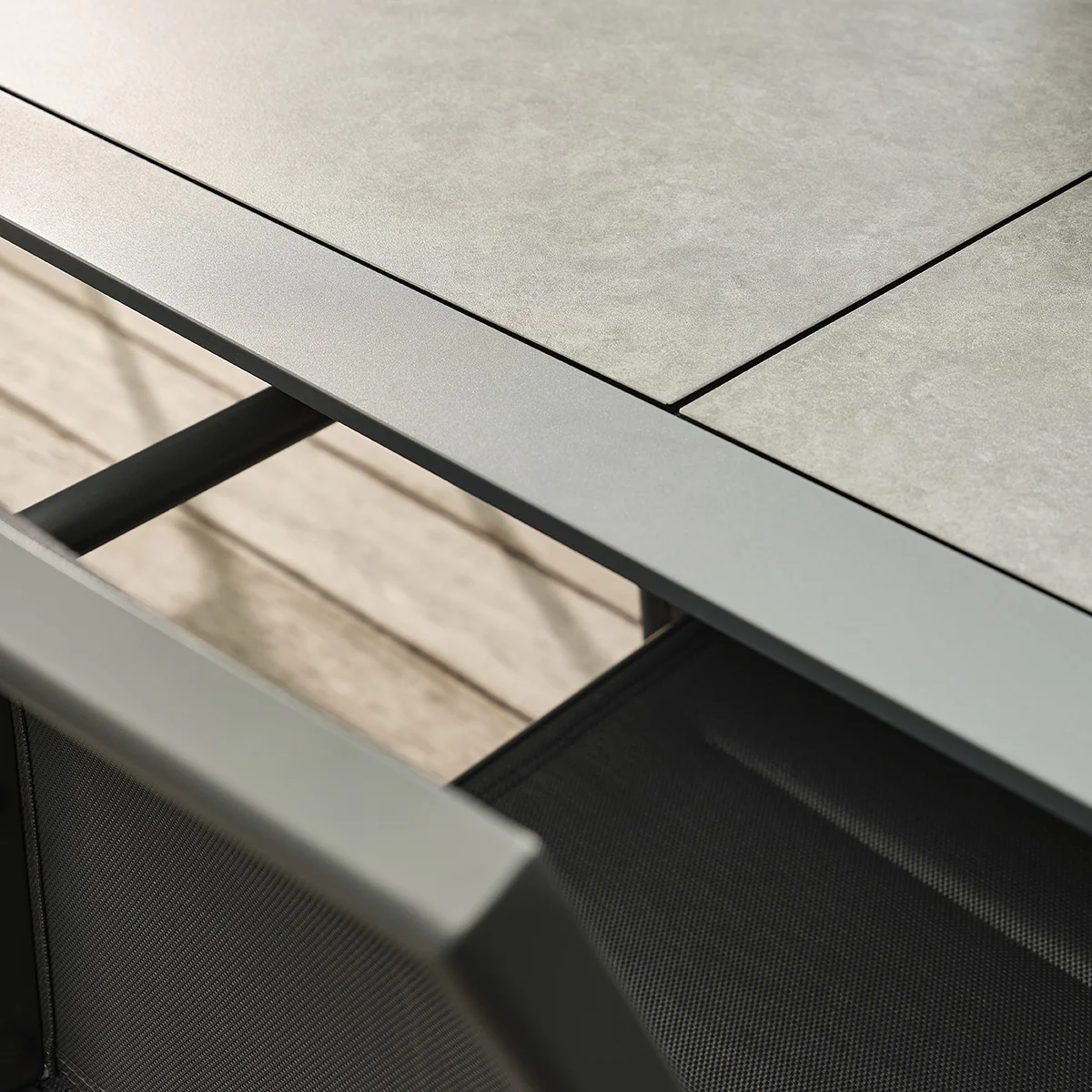 Conjunto de jardín de aluminio, cristal y textilene gris para 6-10 personas. - Image 6