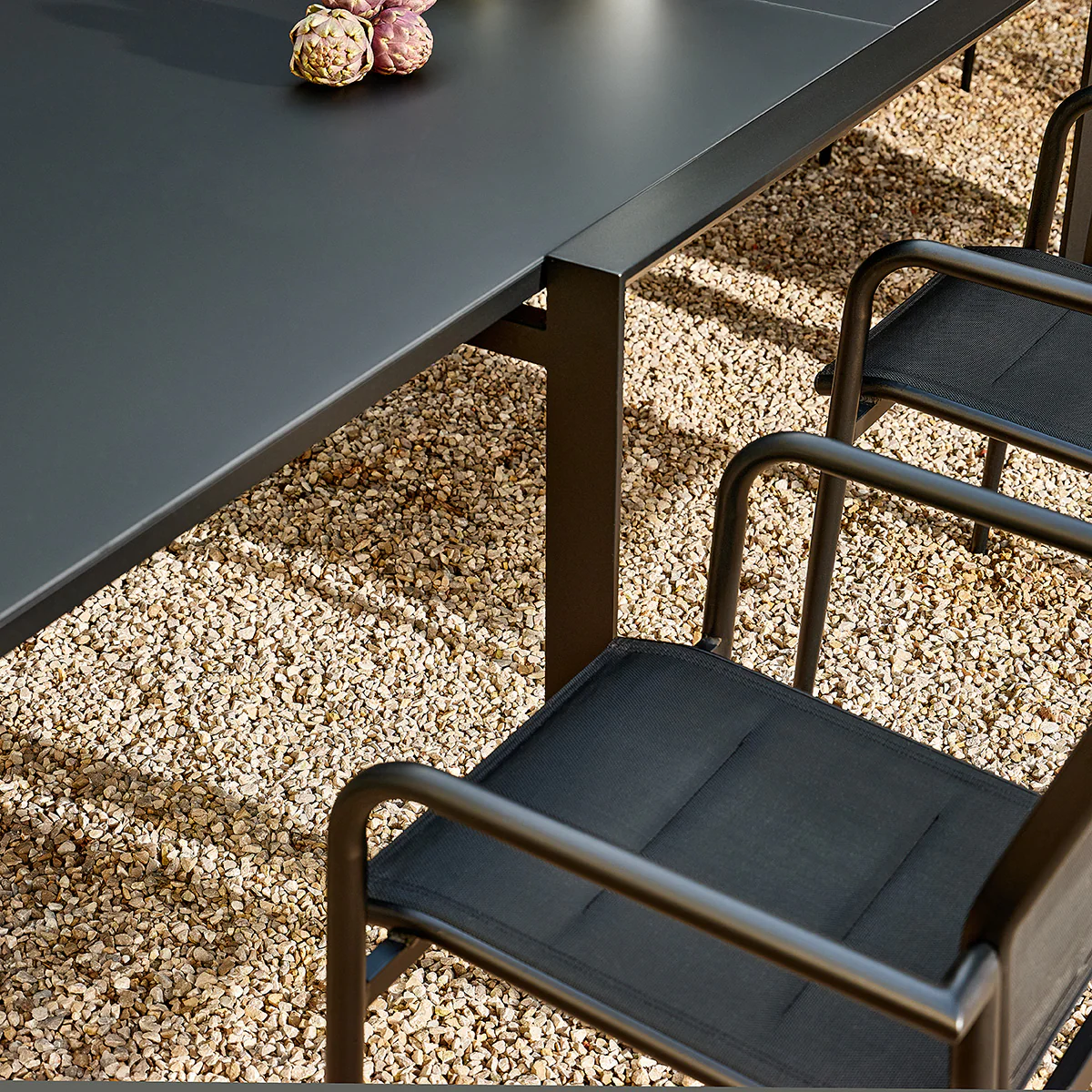 Conjunto de jardín de aluminio y textilene extensible negro para 6-10 personas. - Image 5