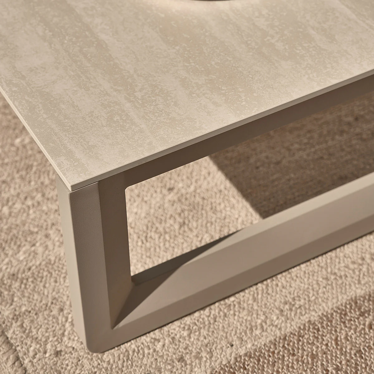 Conjunto de muebles de jardín bajo de aluminio color topo para 5 personas - Image 3