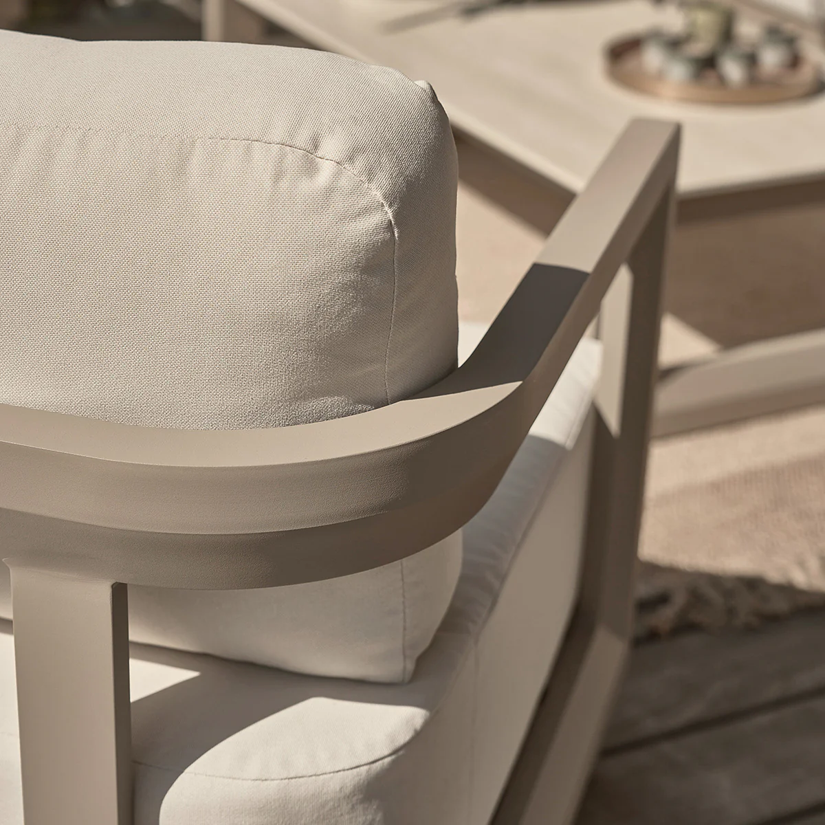 Conjunto de muebles de jardín bajo de aluminio color topo para 5 personas - Image 5