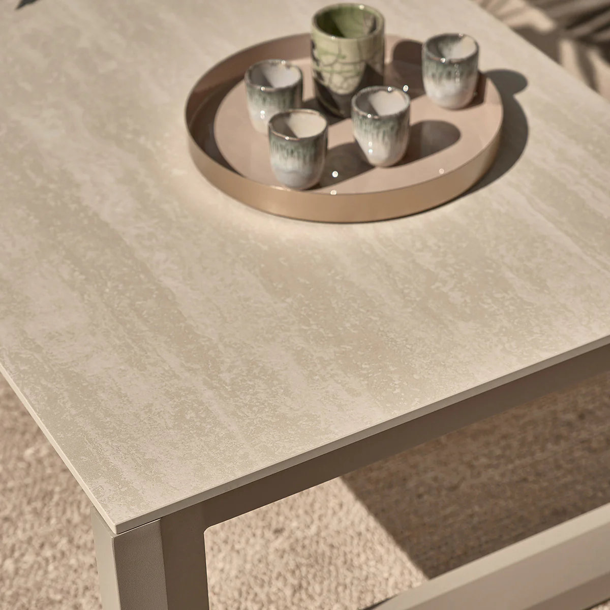 Conjunto de muebles de jardín bajo de aluminio color topo para 5 personas - Image 6