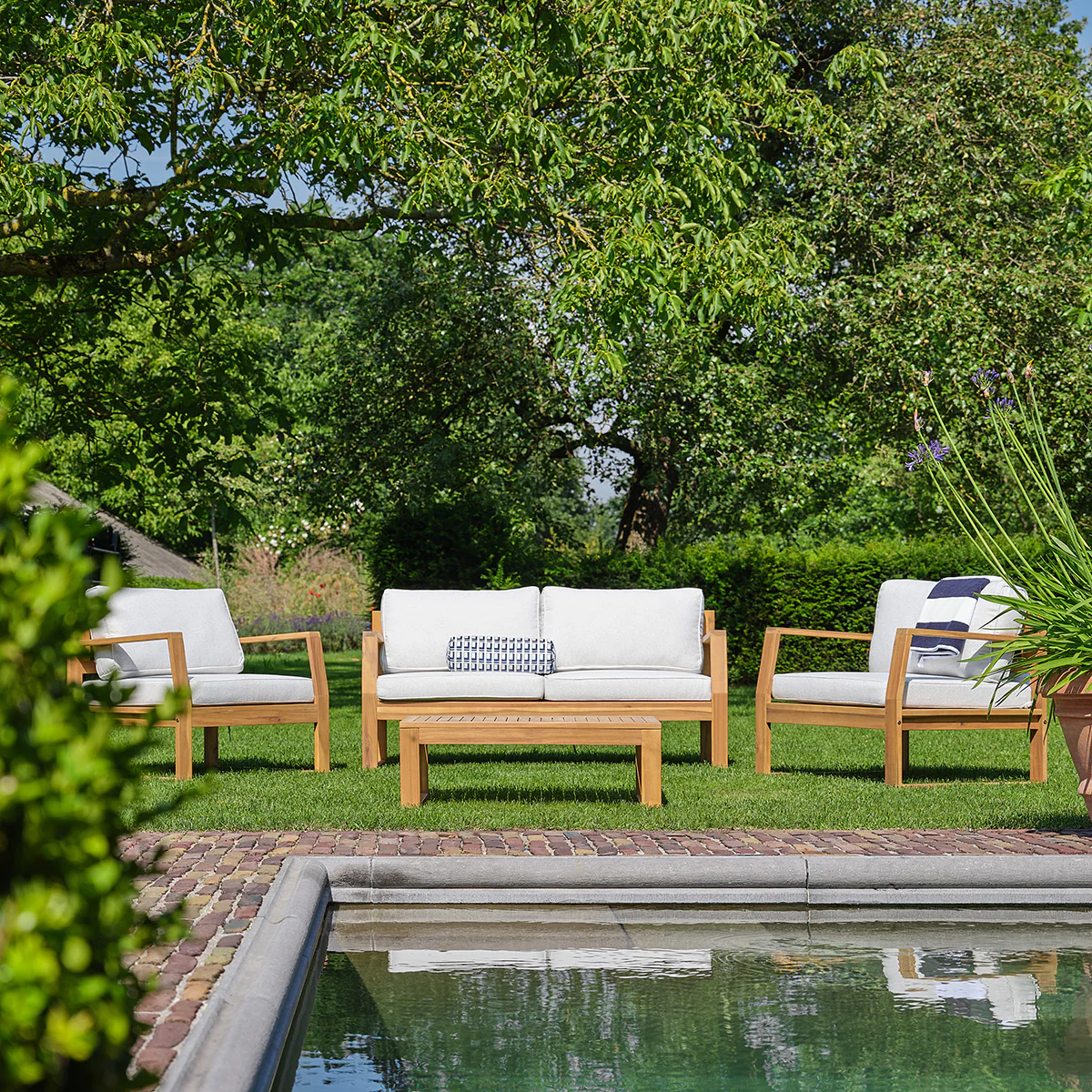 Conjunto de jardín bajo de acacia maciza aceitada