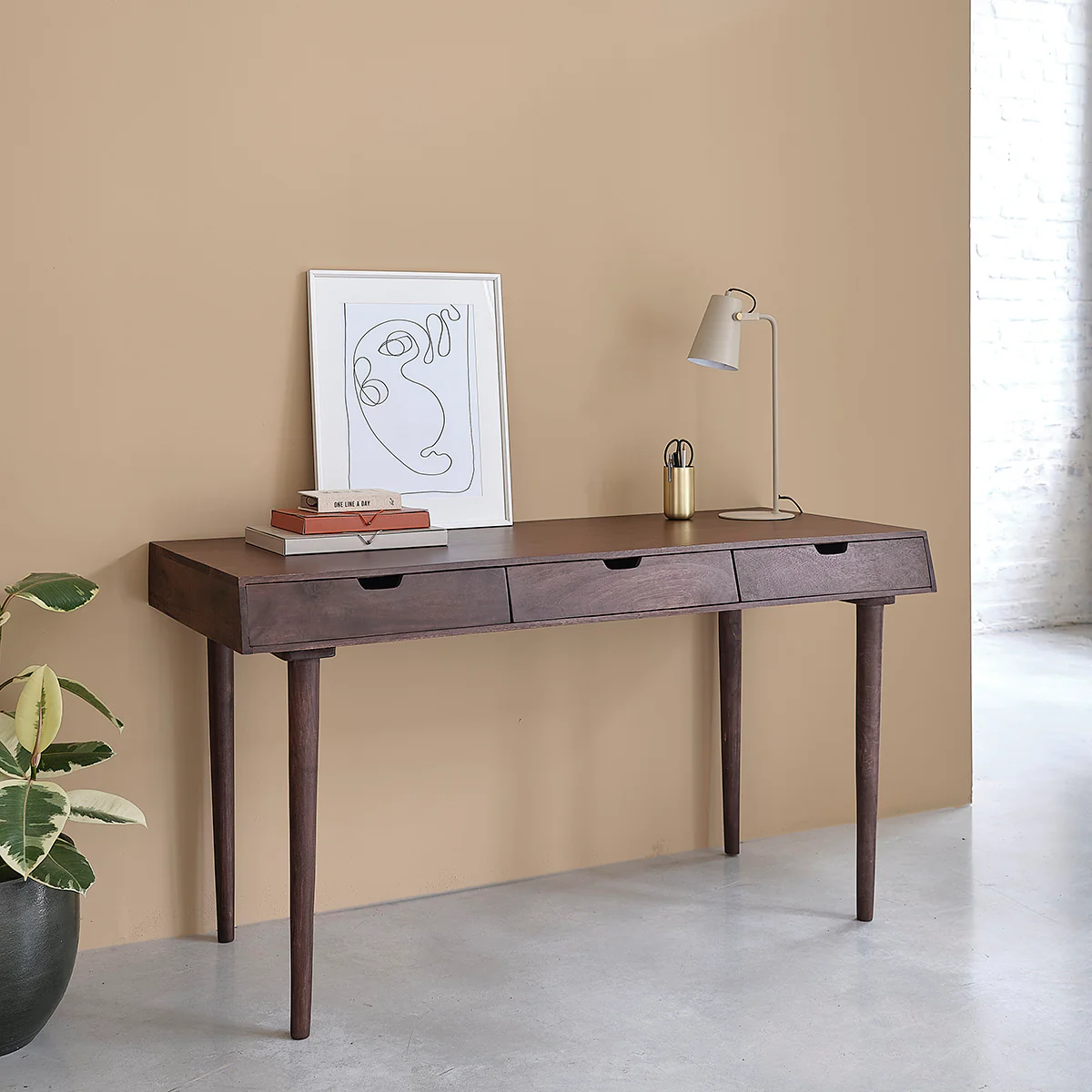 Escritorio de mango macizo de 140 cm - Image 3
