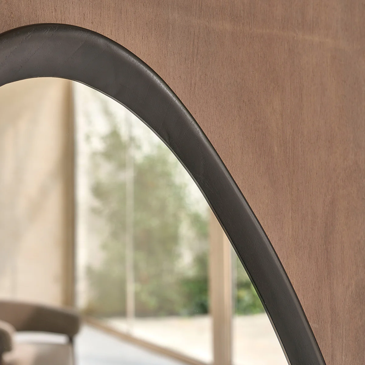 Espejo orgánico de madera de mindi negro 75x60 cm - Image 3