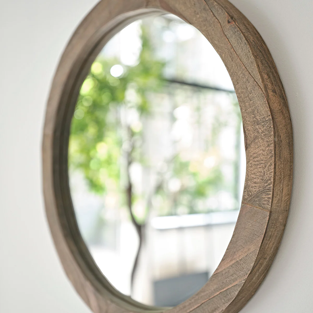 Espejo redondo de madera maciza reciclada Ø 50 cm - Image 3