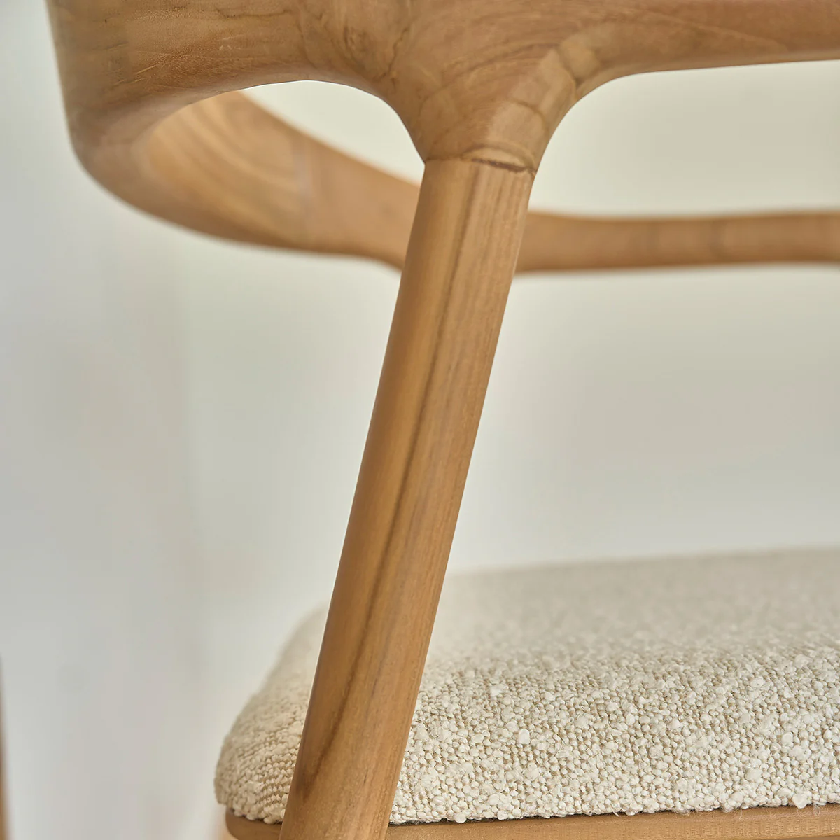 Juego de 2 sillas de teca maciza y asiento buclé - Image 6