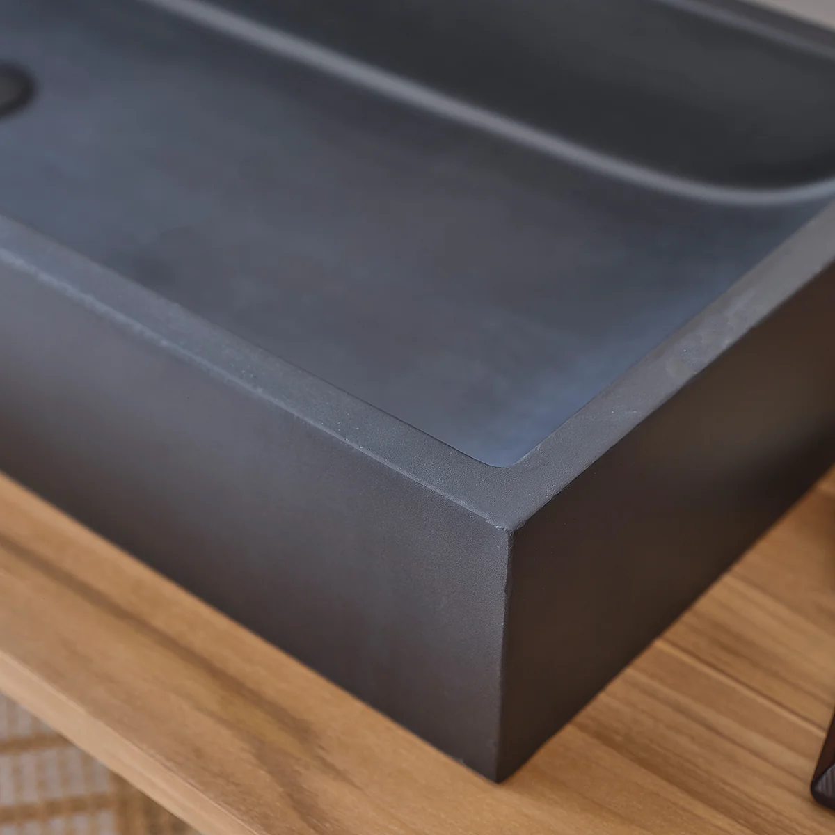 Lavabo de hormigón negro 100x37 cm - Image 4