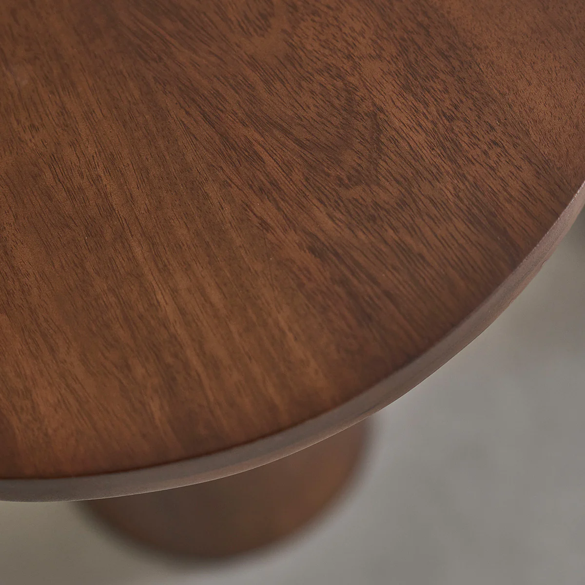 Mesa auxiliar redonda de madera de mango - Image 4