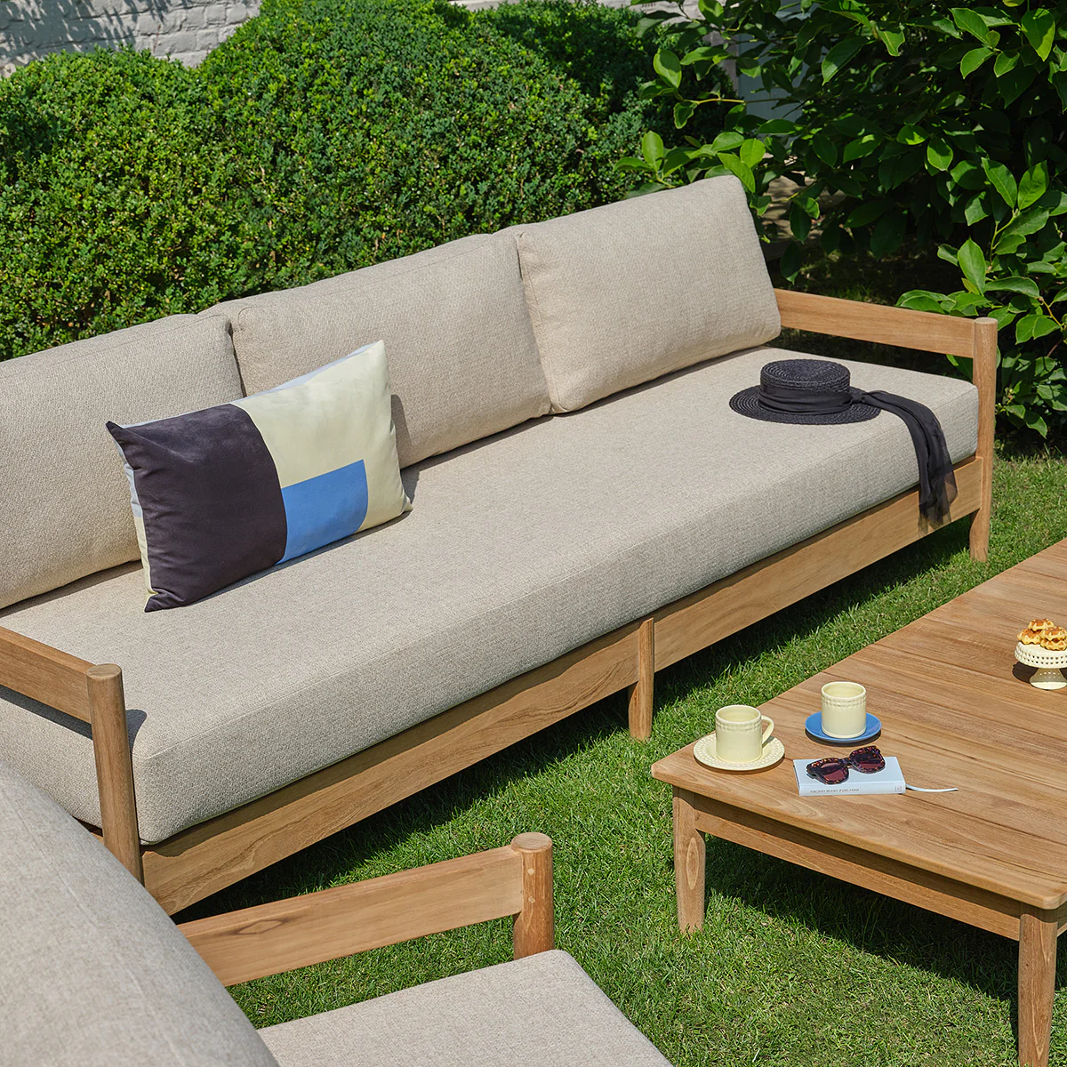 Mesa baja de jardín de teca maciza de 140 cm - Image 9
