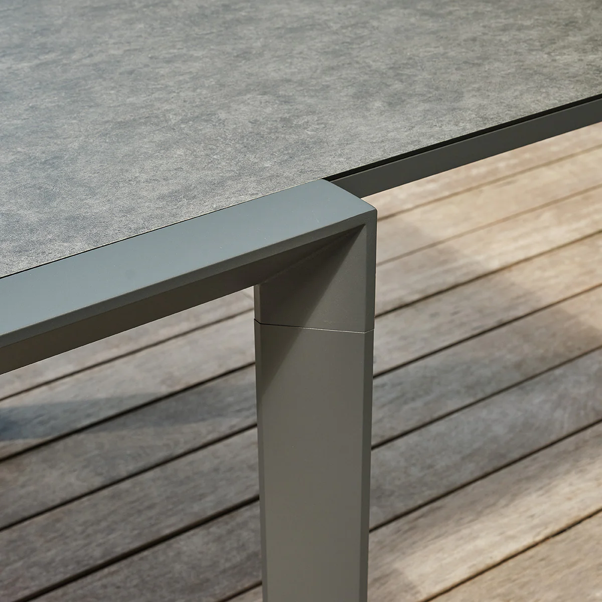Mesa de jardín extensible de aluminio y cristal, color gris, para 6-10 personas. - Image 6