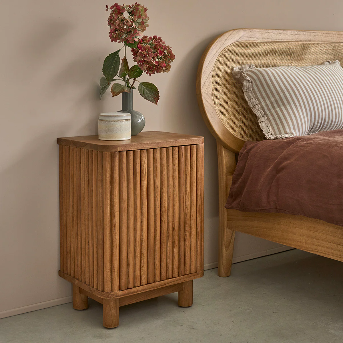 Mesita de noche de madera de teca - Image 4