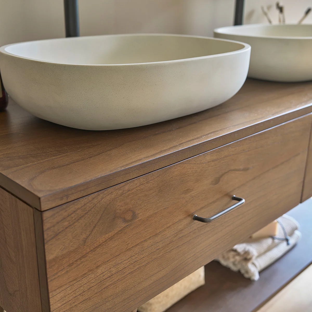 Mueble de baño de mindi macizo 135 cm - Image 4