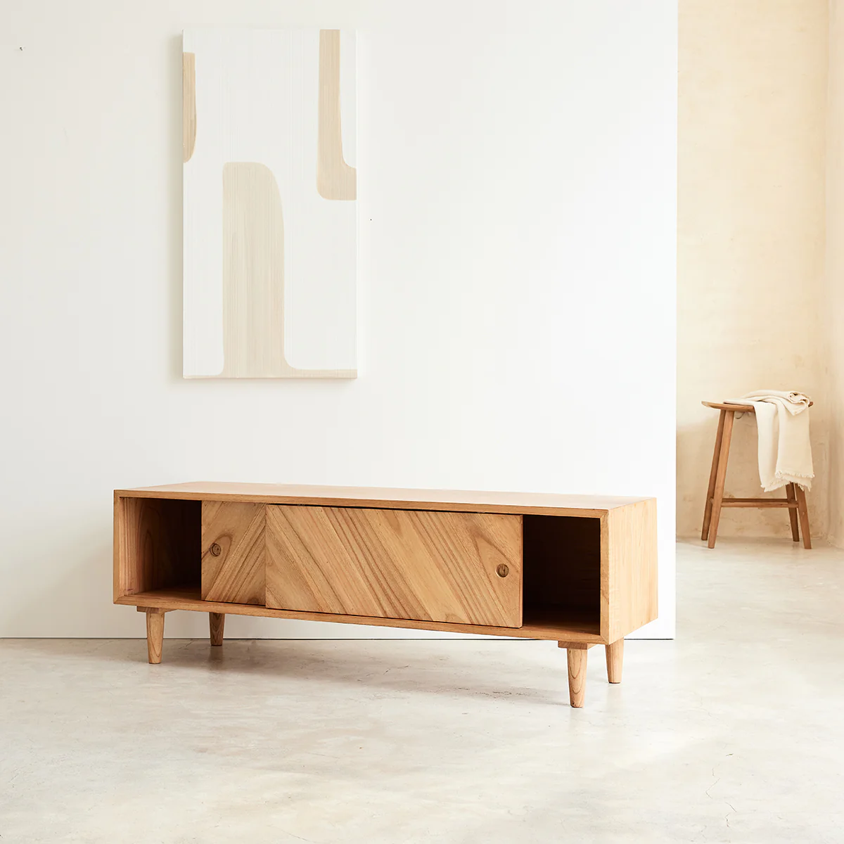 Mueble de TV de mindi macizo de 135 cm - Image 4