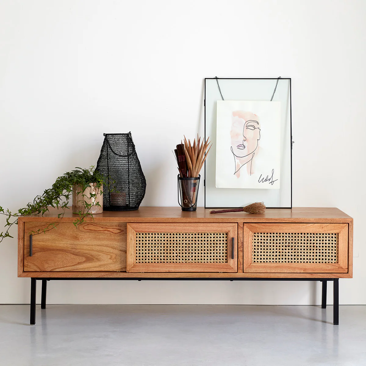 Mueble de TV de mindi macizo y rejilla 140 cm