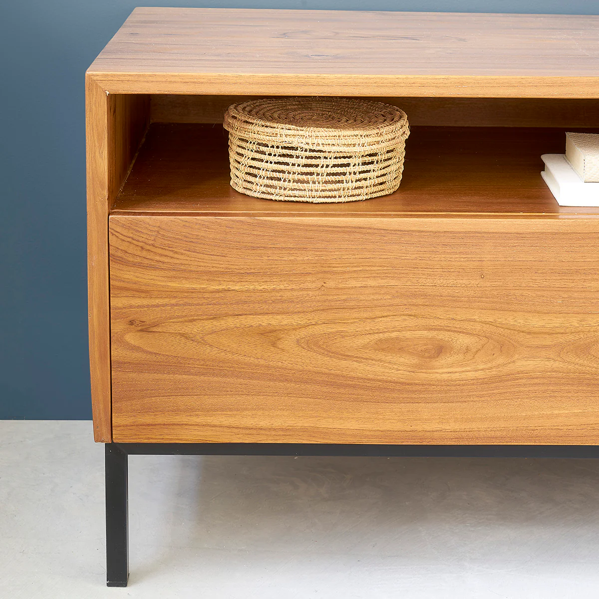 Mueble de TV de teca maciza y metal 140 cm - Image 4