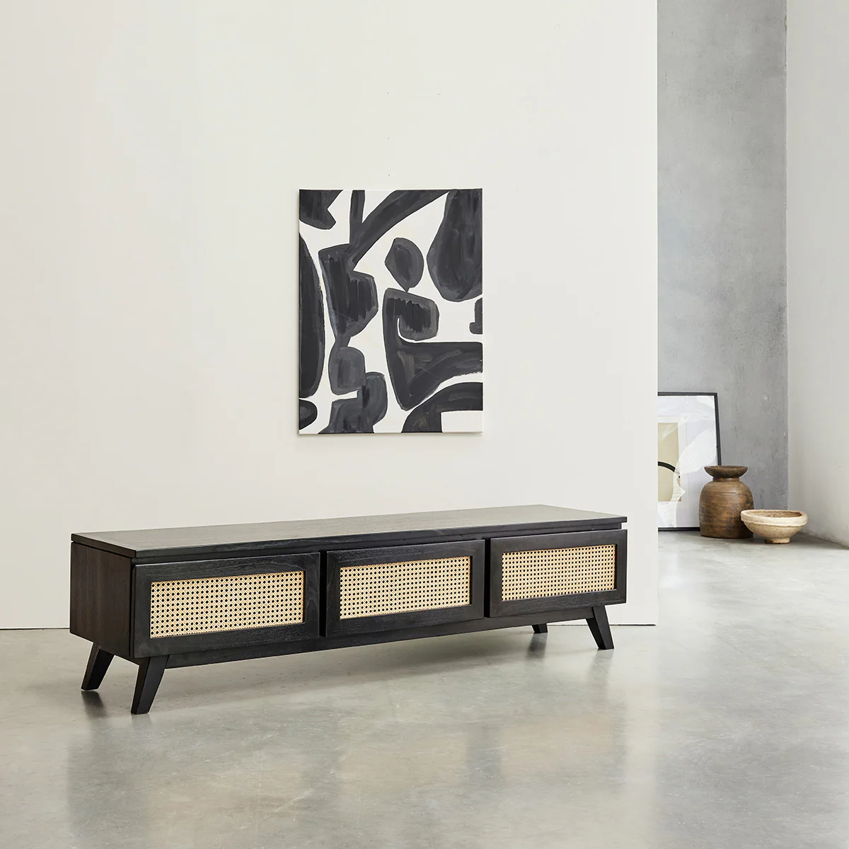 Mueble de TV de mindi macizo y rejilla negro 160 cm - Image 3