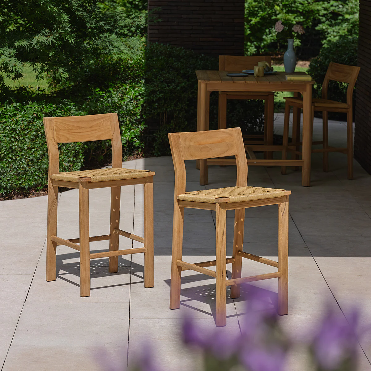Silla de bar de jardín de teca maciza (juego de 2) - Image 3