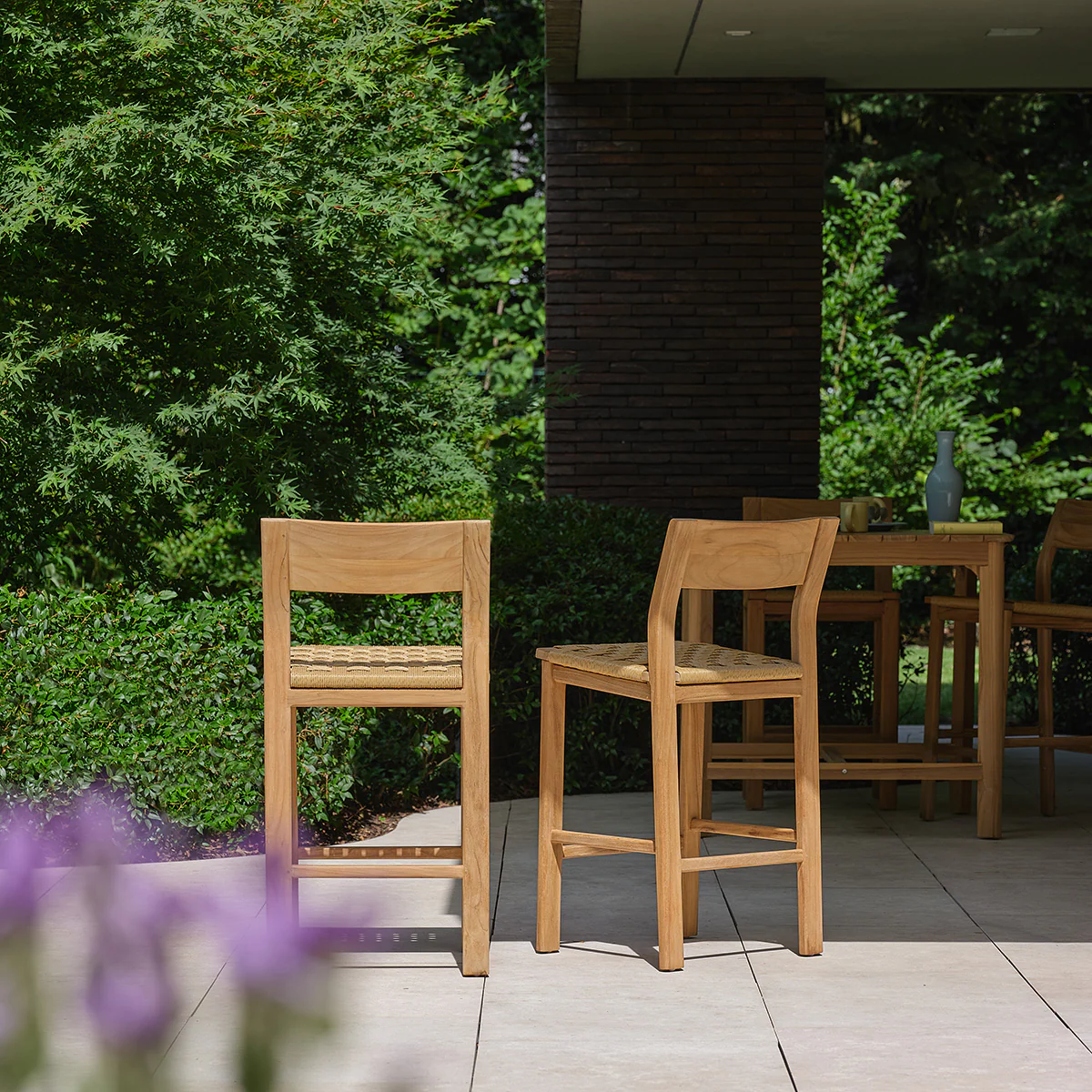 Silla de bar de jardín de teca maciza (juego de 2) - Image 4