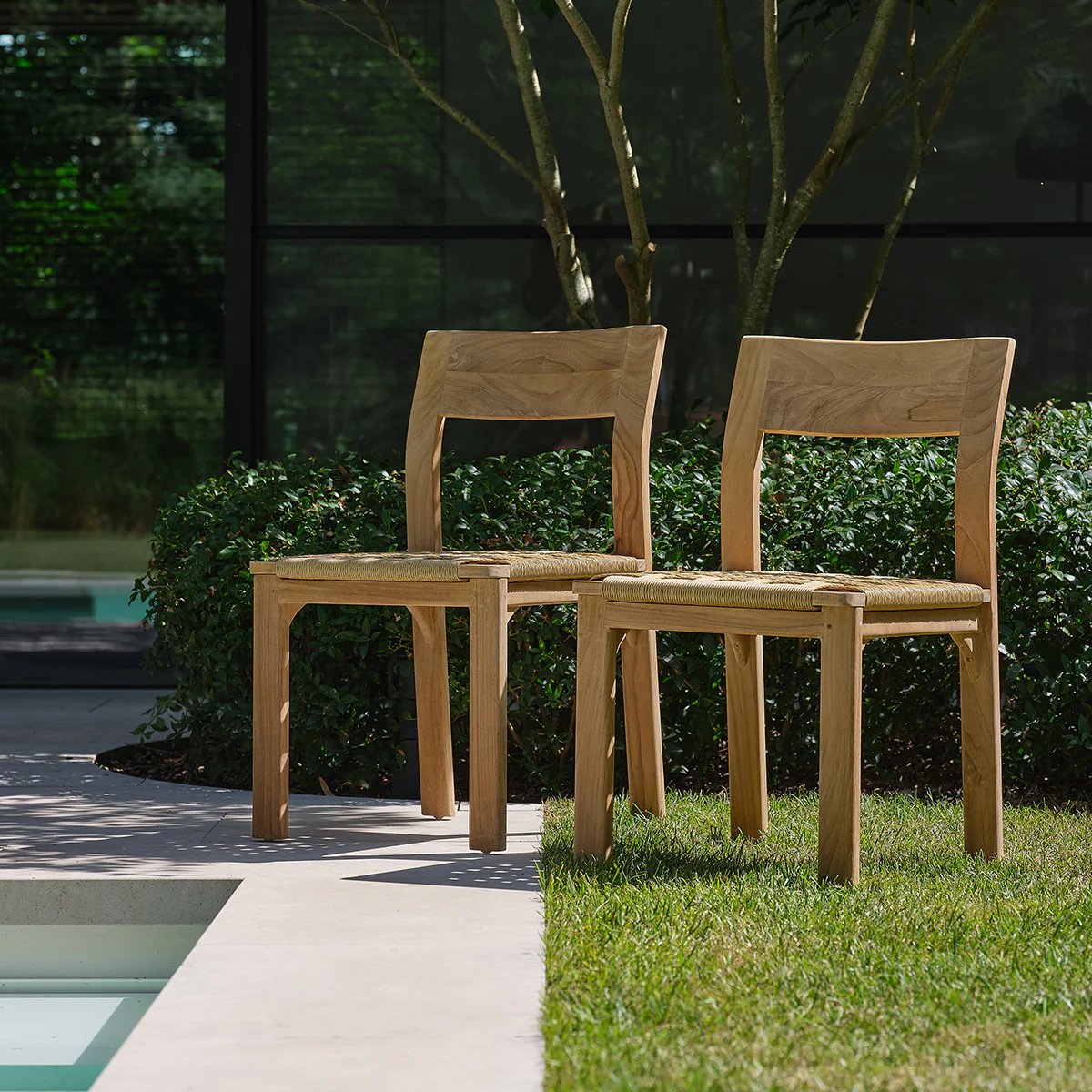 Silla de jardín de teca maciza y ratán (juego de 2) - Image 3