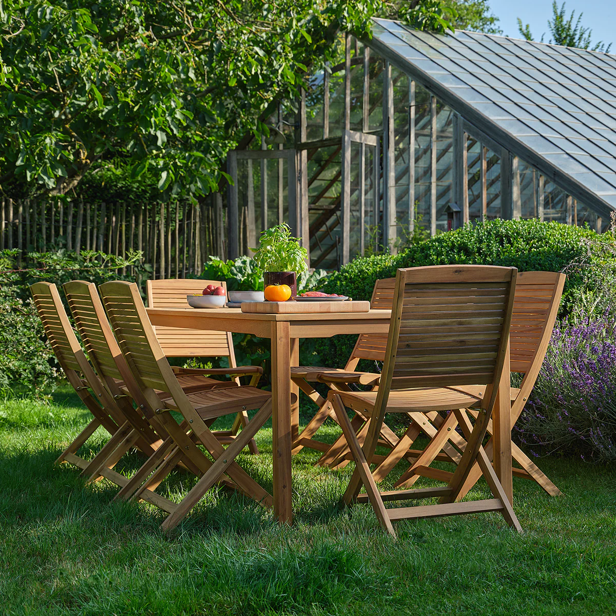 Silla de jardín plegable de madera maciza de acacia aceitada (juego de 2) - Image 5