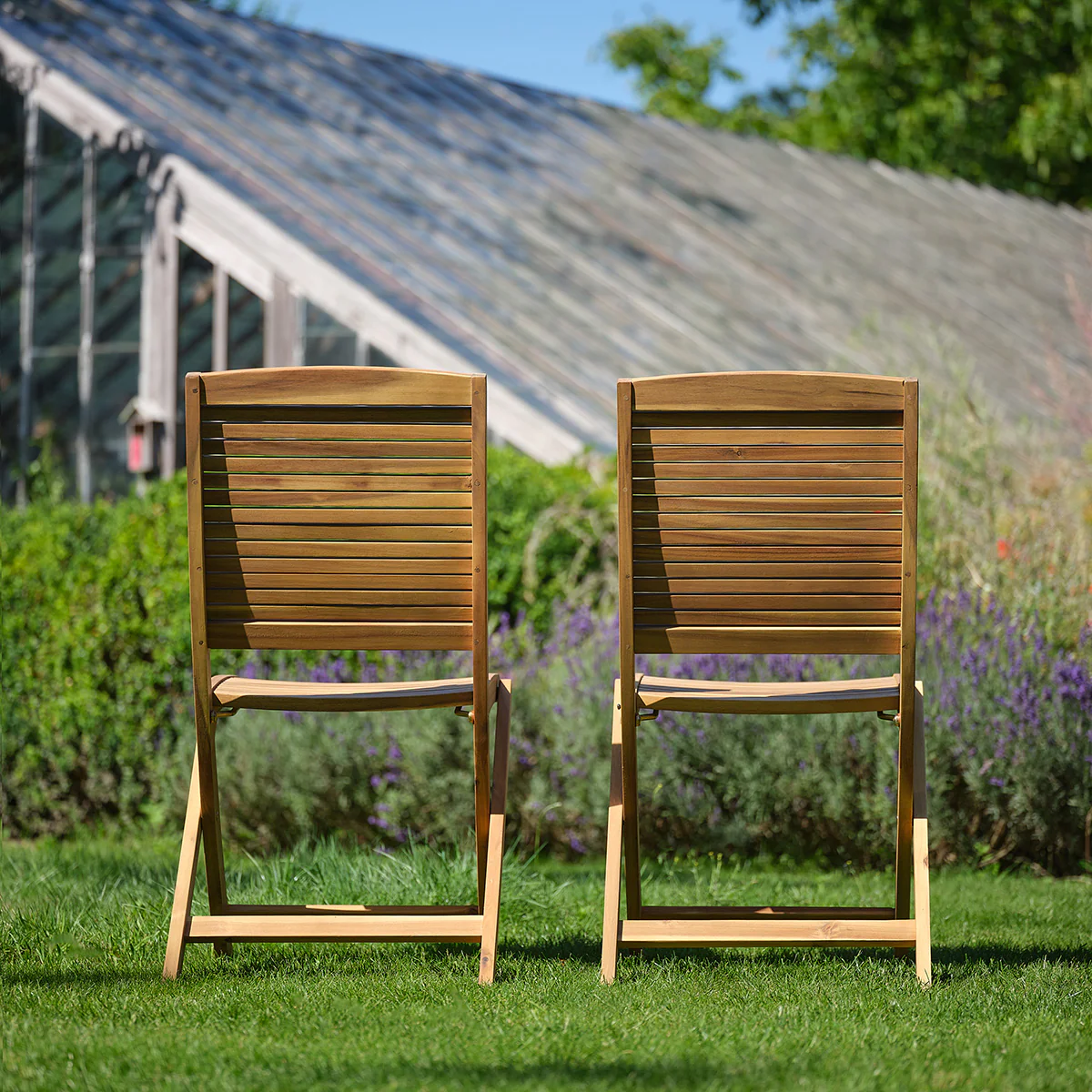 Silla de jardín plegable de madera maciza de acacia aceitada (juego de 2) - Image 7
