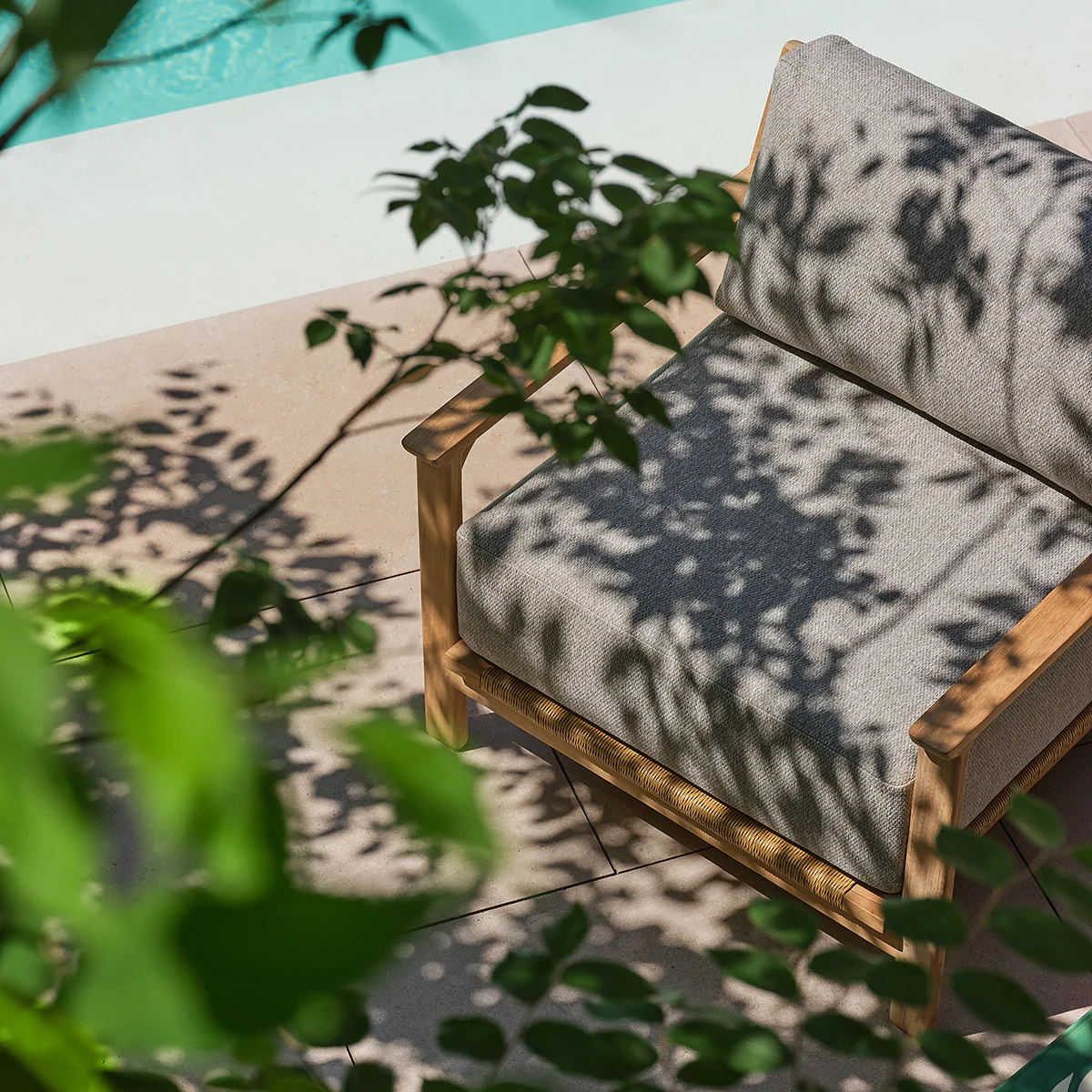 Sillón de jardín de teca maciza con cojines grises jaspeados - Image 3