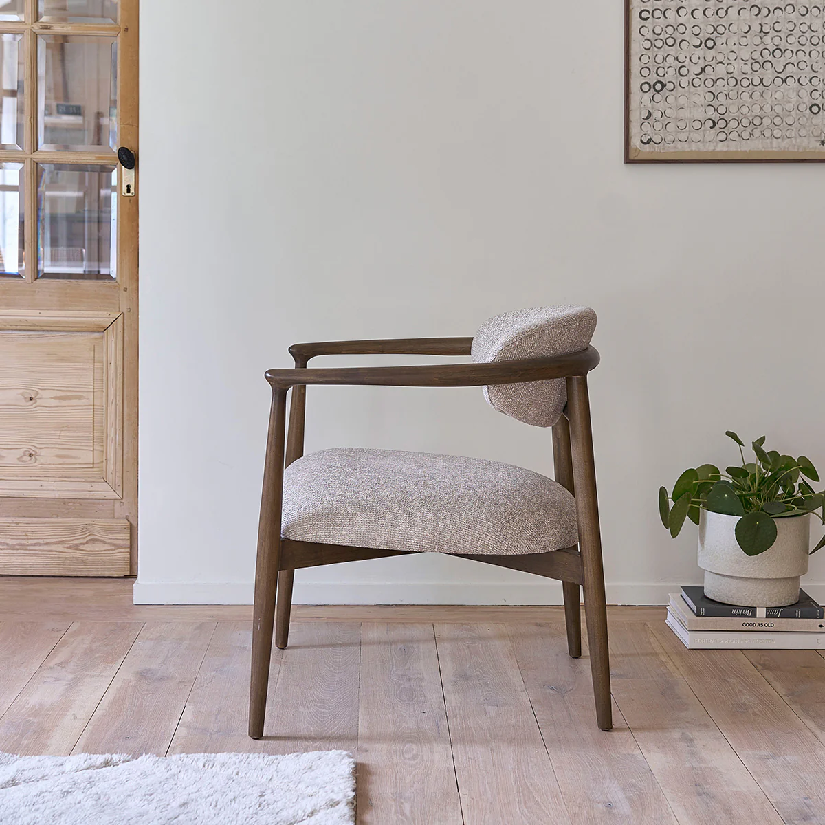 Sillón de madera maciza y tejido con textura beige chiné - Image 3