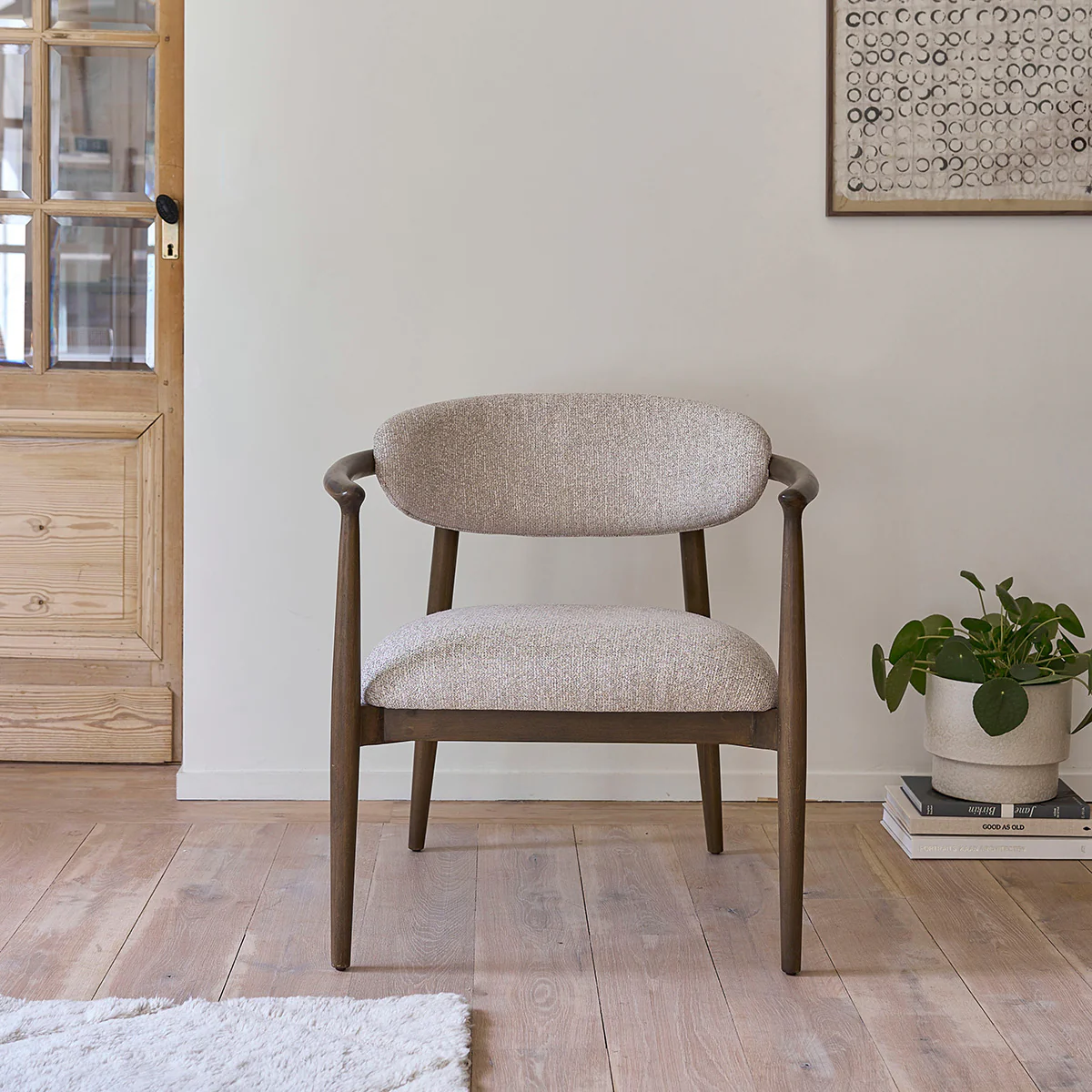 Sillón de madera maciza y tejido con textura beige chiné - Image 4