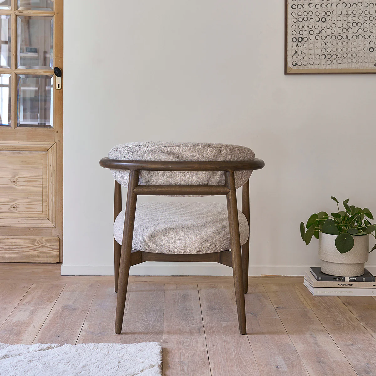 Sillón de madera maciza y tejido con textura beige chiné - Image 5