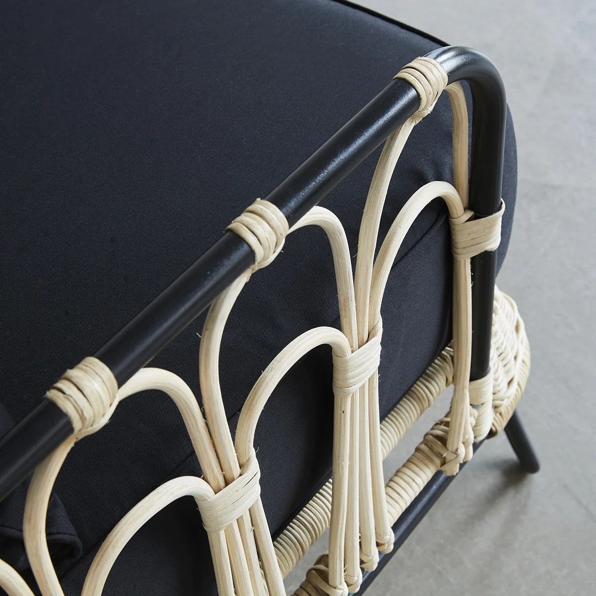Sillón de ratán y metal - Image 7