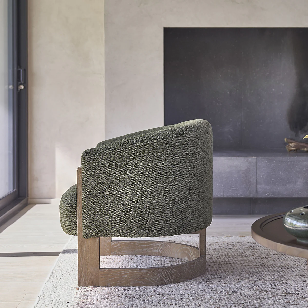 Sillón de roble macizo y tela bouclette caqui - Image 4