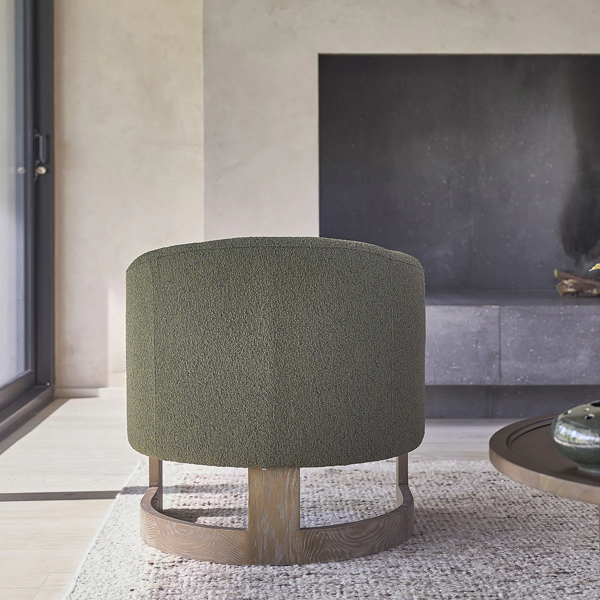 Sillón de roble macizo y tela bouclette caqui - Image 5