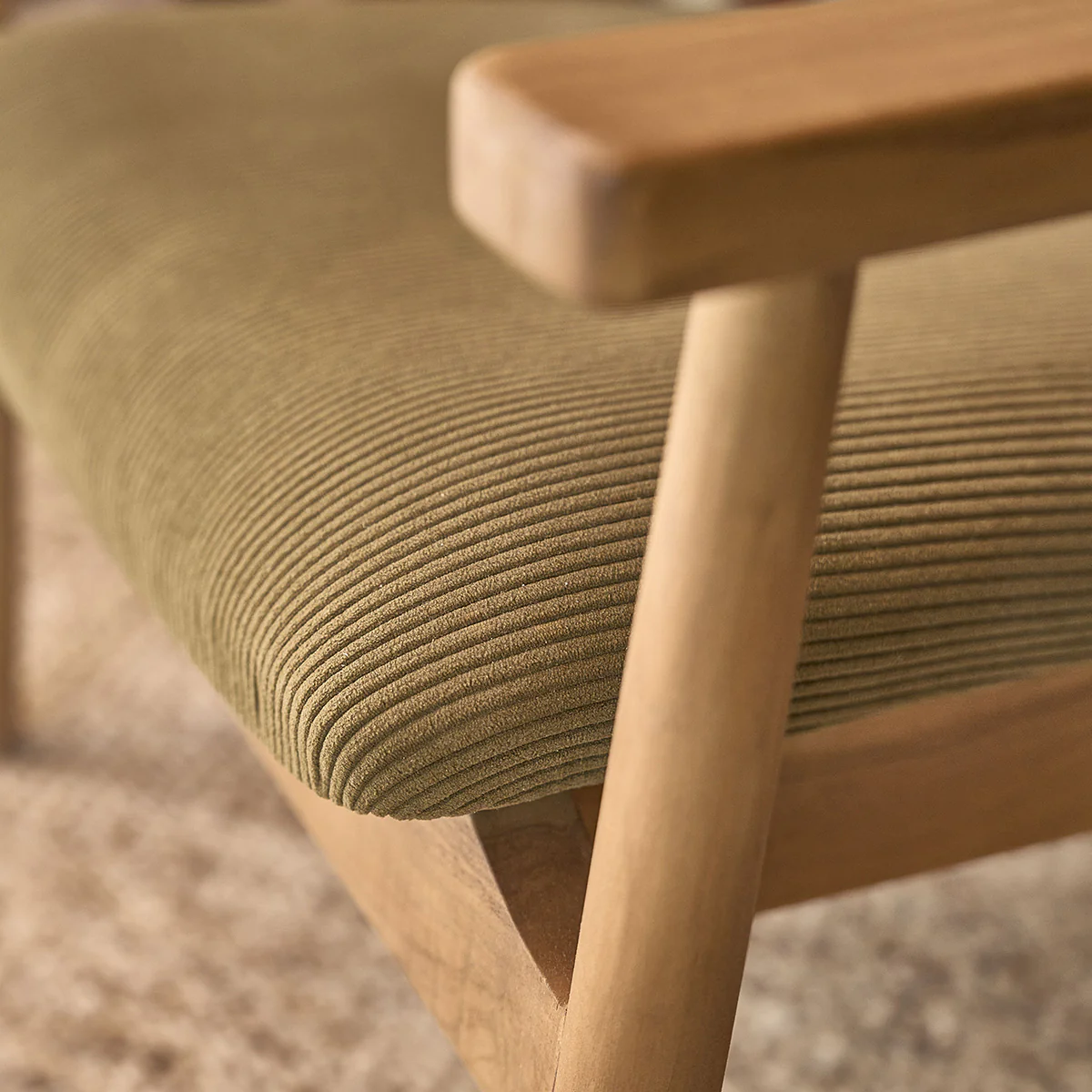 Sillón de teca maciza, rejilla y tejido de terciopelo caqui - Image 7