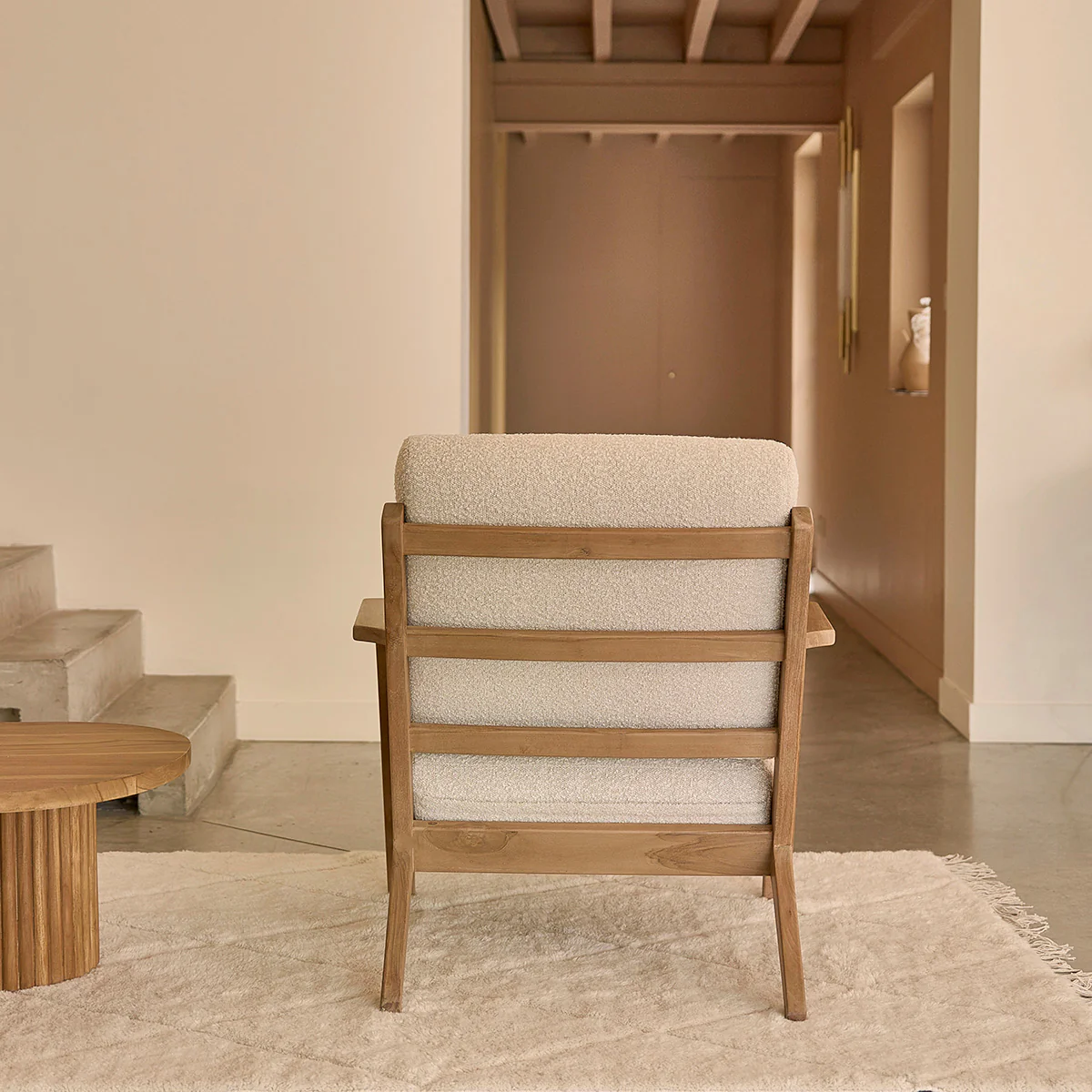 Sillón de teca maciza y tejido bouclette - Image 4