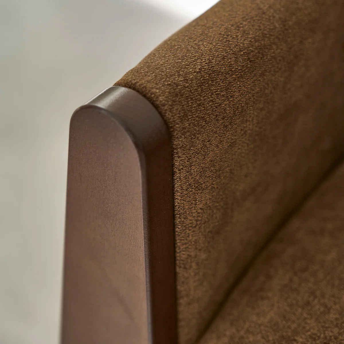 Sofá recto de 3 plazas de madera maciza y tejido de terciopelo color bronce - Image 5