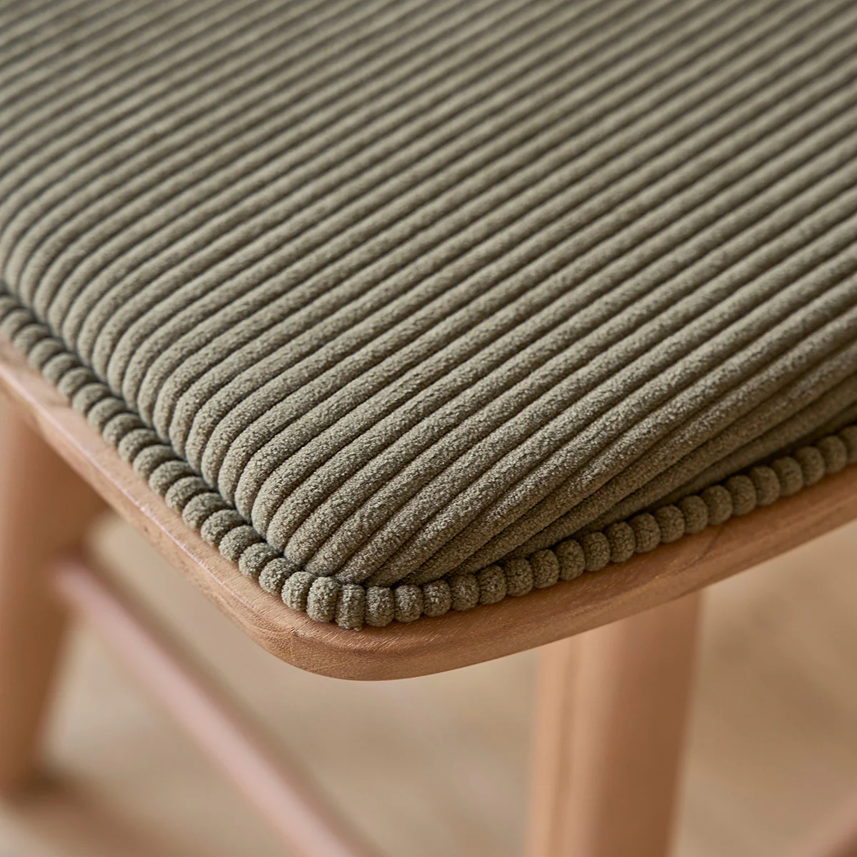 Taburete de madera de teca con asiento de terciopelo 45 cm - Image 5