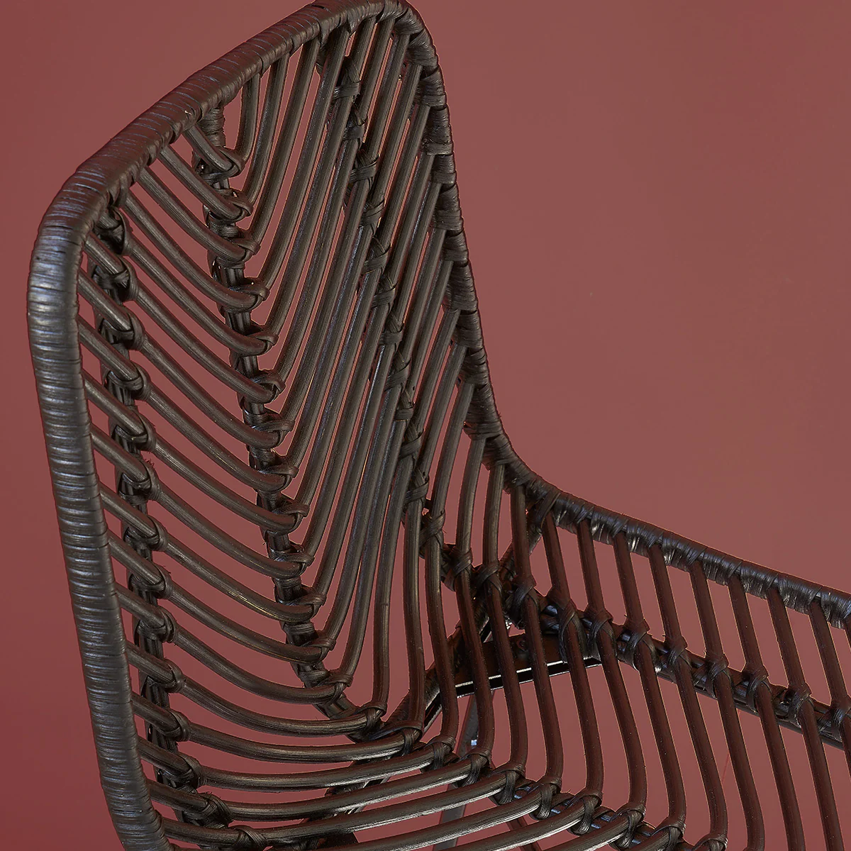 Taburete de ratán y metal negro - Image 5