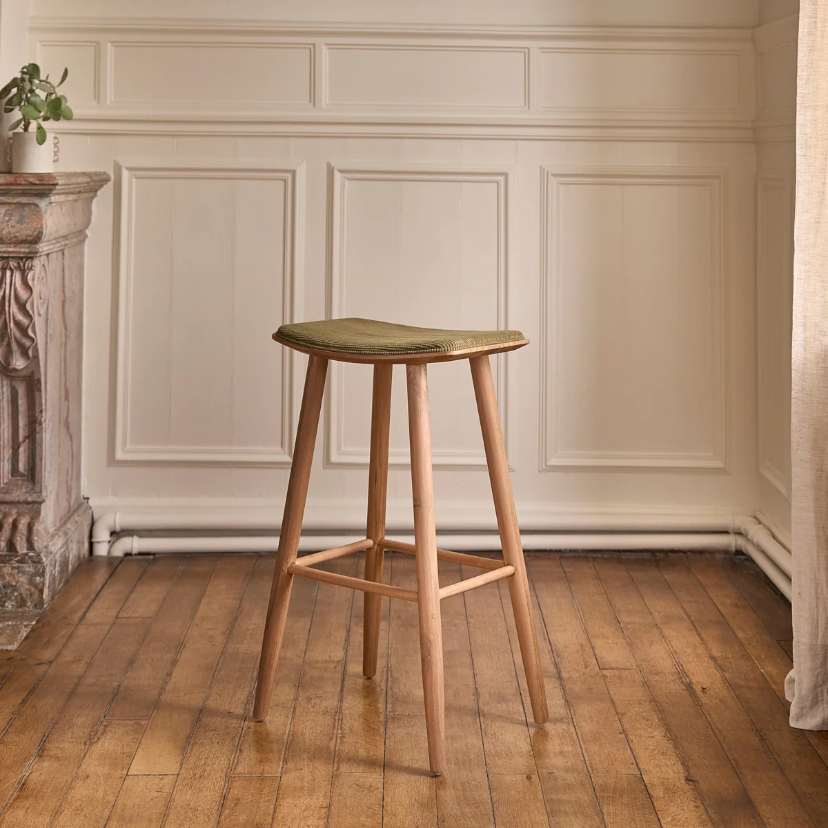 Taburete de teca maciza con asiento de terciopelo acanalado 75 cm