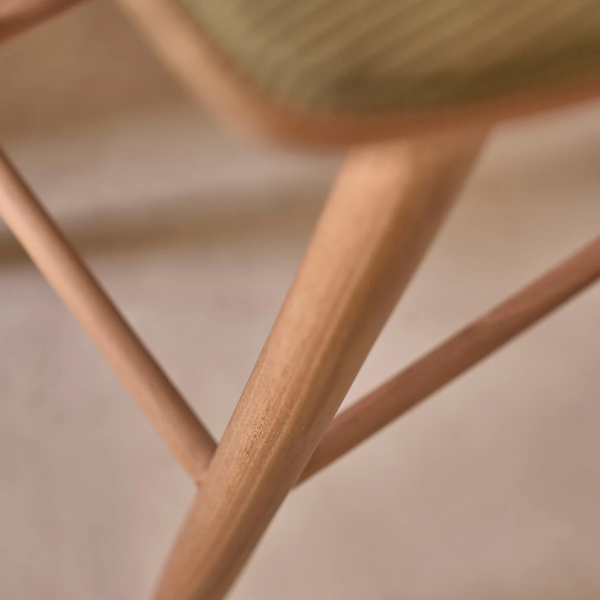 Taburete de teca maciza con asiento de terciopelo acanalado 75 cm - Image 7