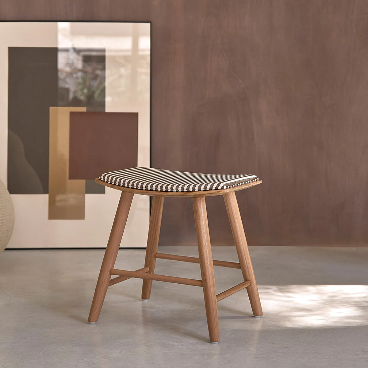 Taburete de teca maciza con asiento de rayas 45 cm