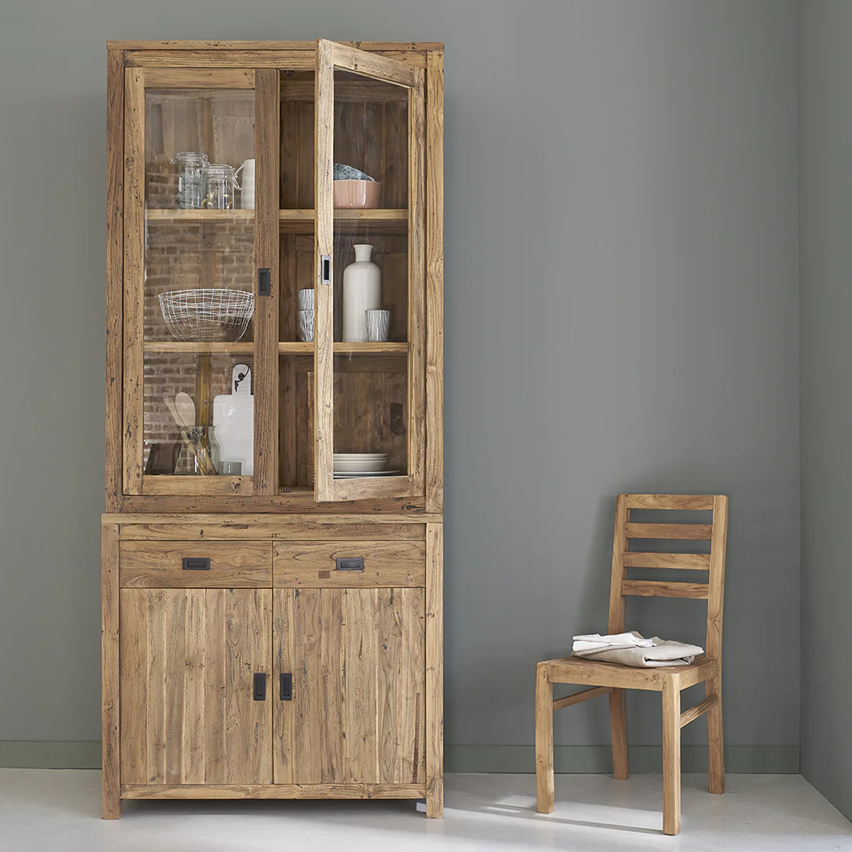 Vitrina de teca maciza reciclada de 100 cm